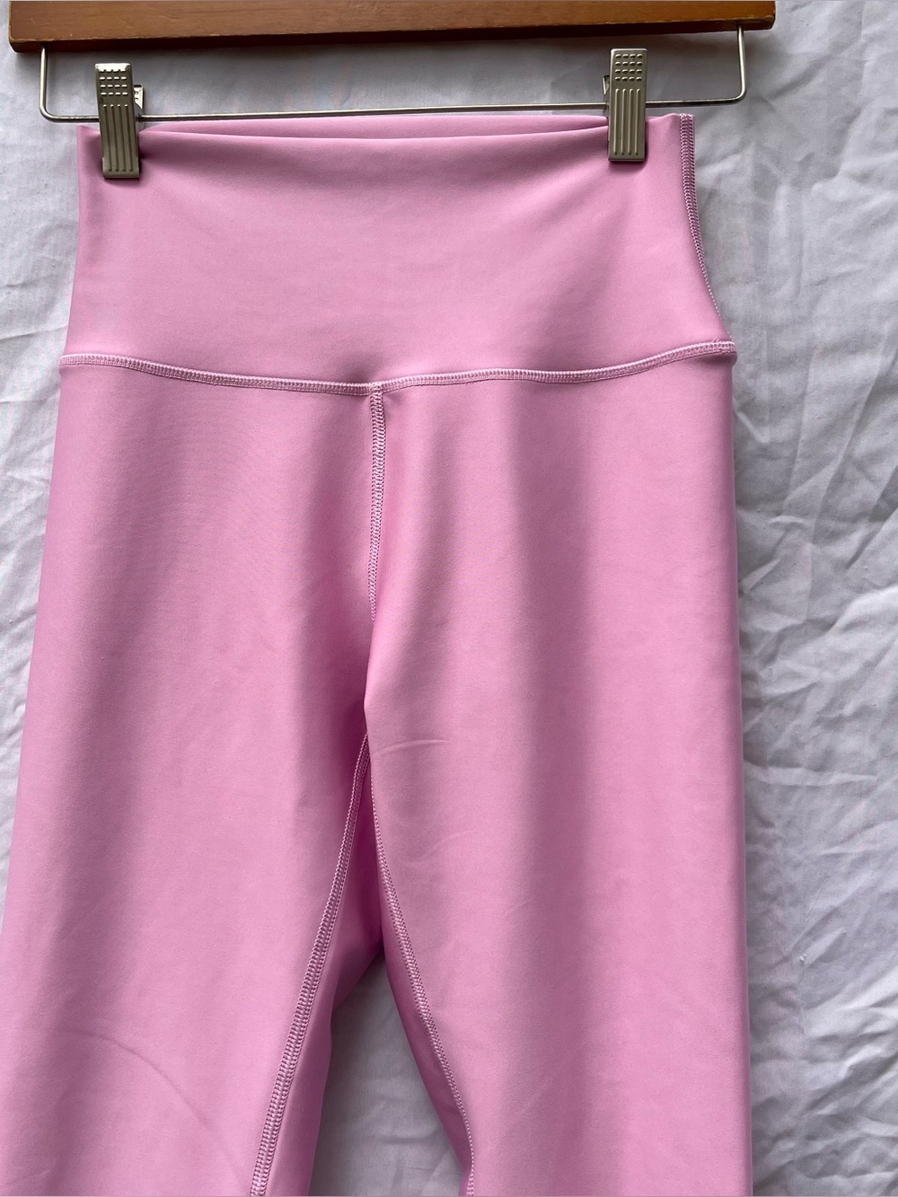 ALO YOGA | 7/8 HIGH WAIST AIRLIFT LEGGINGS IN CANDY HEART PINK SMALL LIMITED ED - Picture 5 of 8